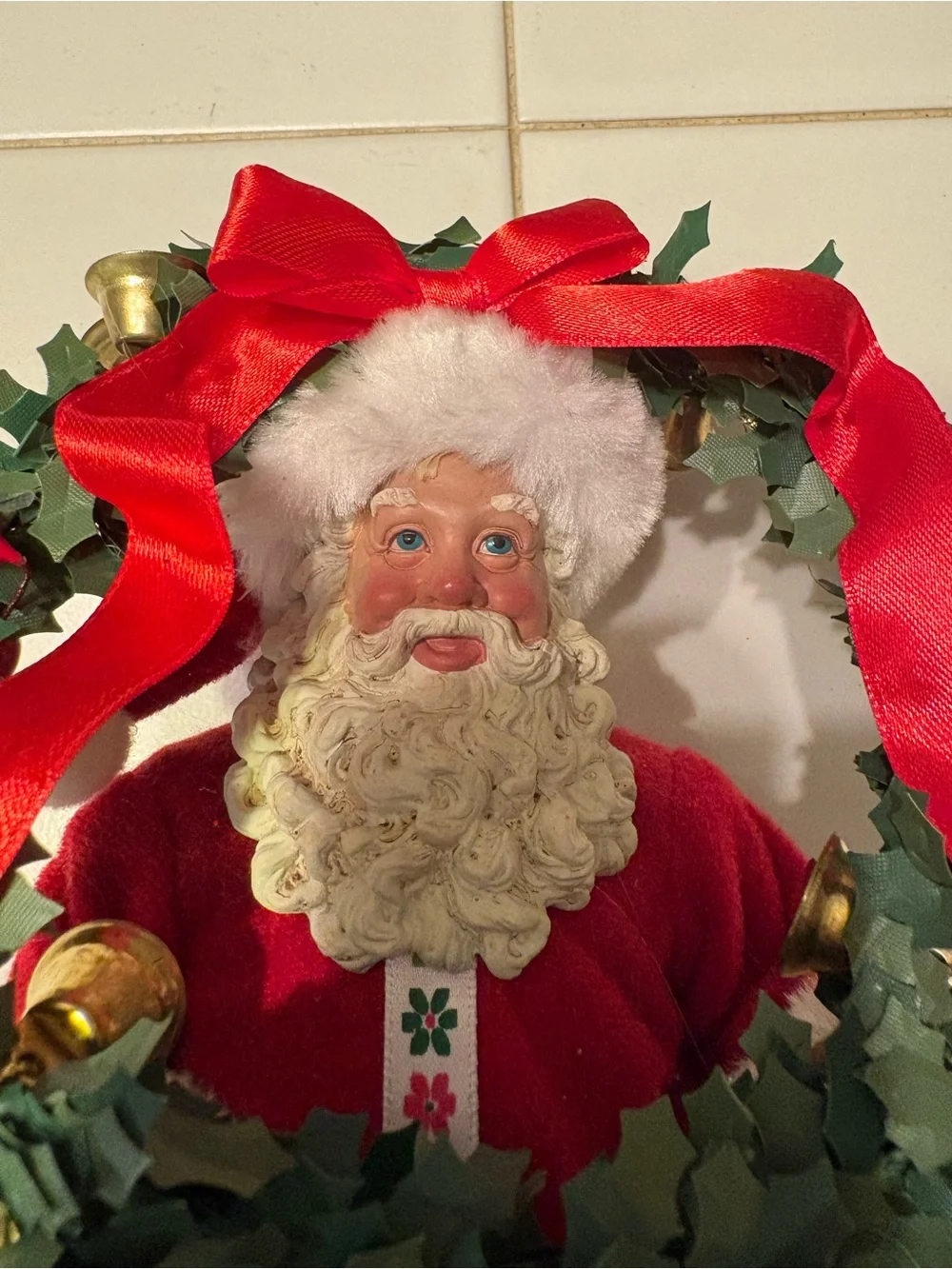 Festive Red Santa Figurine with Wreath - Holiday Home Décor